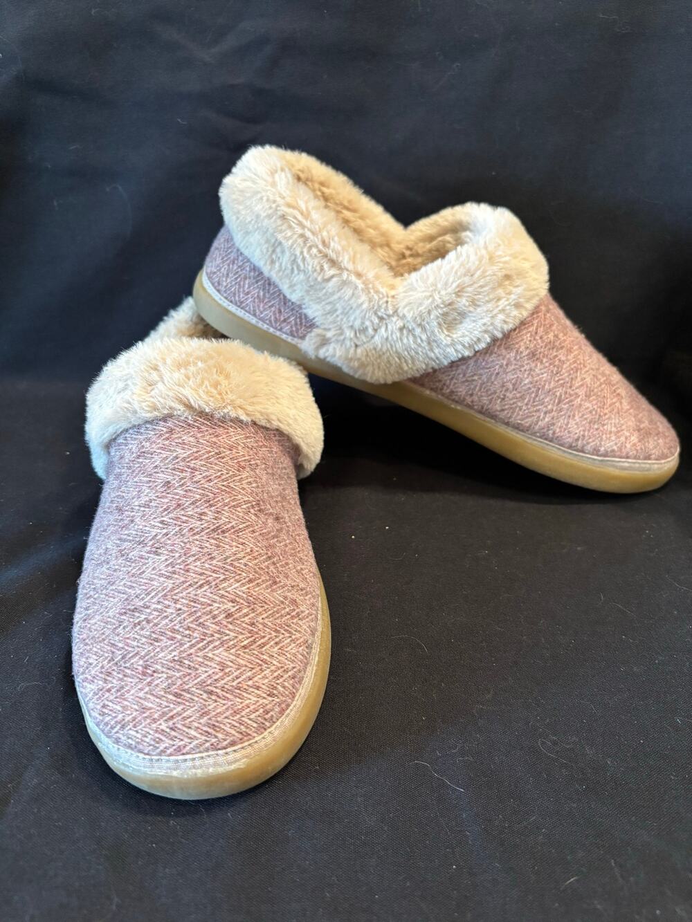 Women’s TOMS Oslo Slip On Slippers Shoes Pink Cream Fur Lined Cozy, size 10